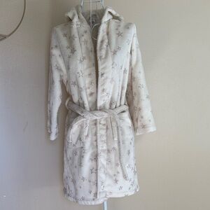 Tucker and Tate Cream Robe with pink stars. Barely worn 🌟